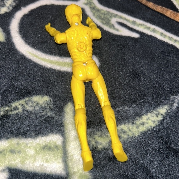 Power Rangers Mighty Morphin FX Action Figure, Yellow Ranger 2017 Light Up - Picture 3 of 4